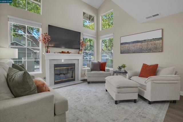 235 Pebblecreek Ct, Martinez CA: https://media.crmls.org/mediaz/e45f6c81-eedd-4c7b-8f5a-5a2fe27f30b1.jpg