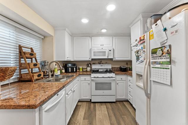 Detail Gallery Image 10 of 24 For 4042 Moratalla, San Diego,  CA 92130 - 3 Beds | 2/1 Baths