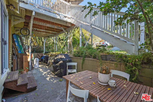 656 Parkman Avenue, Los Angeles CA: https://media.crmls.org/mediaz/e45ff54f-7c72-4c24-9b0f-1d8a30f7aec8.jpg