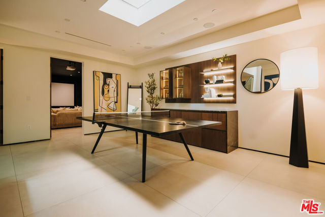 515 N Harper Avenue, Los Angeles CA: https://media.crmls.org/mediaz/e4606dbb-a031-4a64-b8cf-88912af9f2a2.jpg