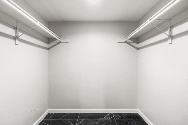 1050 E Ramon Road, Palm Springs CA: https://media.crmls.org/mediaz/e46092d5-7491-4a57-aea5-fe3ebf93b9db.jpg