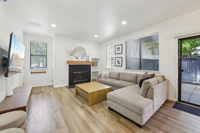 7104 Cross Creek Cir, Dublin CA: https://media.crmls.org/mediaz/e460b8d1-6c5f-42a3-9ba9-40fcb1b632e7.jpg