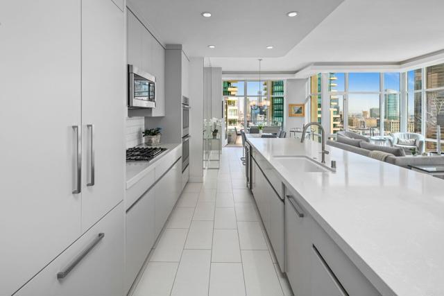 Detail Gallery Image 5 of 46 For 550 Front St #1401,  San Diego,  CA 92101 - 2 Beds | 2/1 Baths