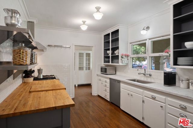 504 24Th Street, Santa Monica CA: https://media.crmls.org/mediaz/e461b8fb-fd09-4b02-b42b-1e6a6b94853f.jpg