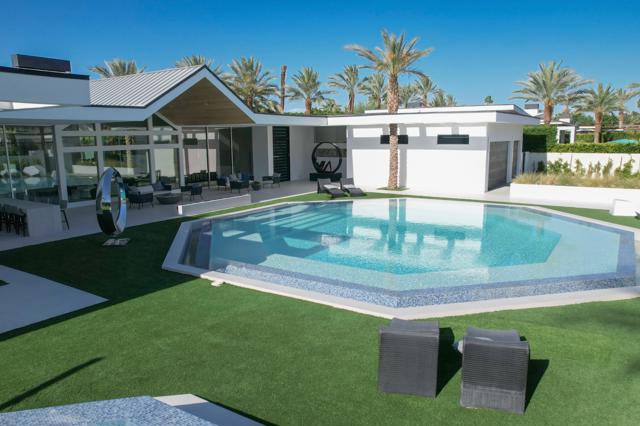 1 Makena Lane, Rancho Mirage CA: https://media.crmls.org/mediaz/e46208c5-57f1-4c4c-9884-dc6dbee68227.jpg