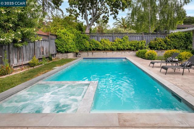 1100 Hillcrest Dr, Lafayette CA: https://media.crmls.org/mediaz/e4622885-b4c3-49a8-a1b1-014497f4378e.jpg