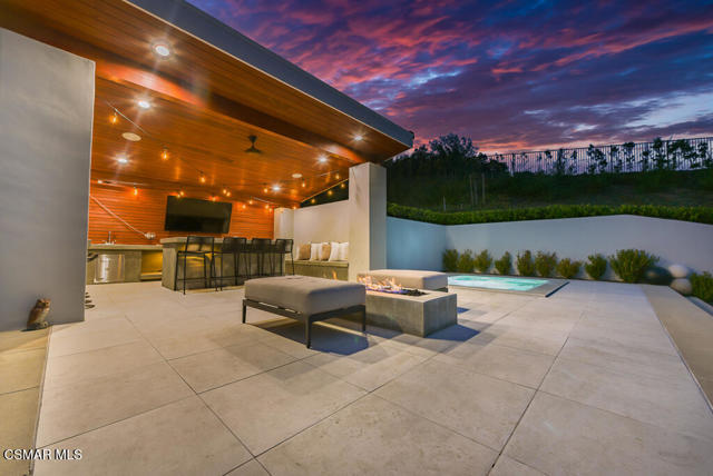 6981 Shadow Wood Drive, Moorpark CA: https://media.crmls.org/mediaz/e4636fc8-f115-4ba5-bc5b-e5cba80a19d3.jpg