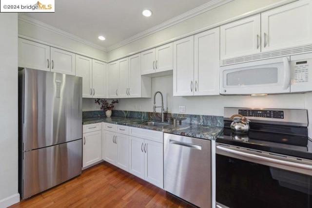 Image 27 of 53 For 177 19th St  7d