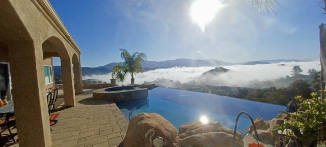 944 Rainbow Crest Road, Fallbrook CA: https://media.crmls.org/mediaz/e463dc0e-2404-4dbe-9840-57167620369e.jpg