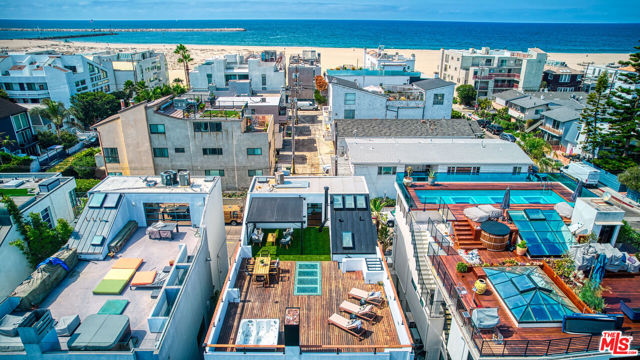 5106 Pacific Avenue, Marina del Rey CA: https://media.crmls.org/mediaz/e4643e5c-e8b6-4ec7-9cfe-17abfd3bbdc7.jpg