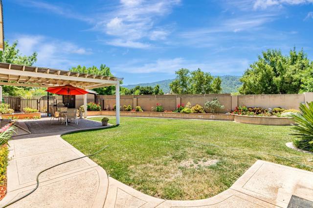 1298 Hersman Drive, Gilroy CA: https://media.crmls.org/mediaz/e46450d4-3a41-4ab4-9320-91d2a5196bb6.jpg