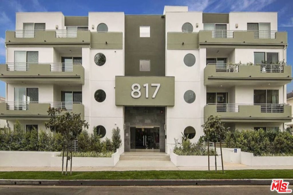 817 N ALFRED Street #201