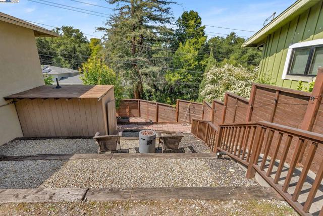 6400 Mokelumne Ave, Oakland CA: https://media.crmls.org/mediaz/e4649c5b-f851-4a87-9efe-c1536113bbdc.jpg