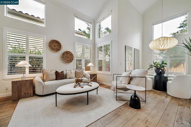 115 Sapphire Ct, San Ramon CA: https://media.crmls.org/mediaz/e464a065-c9a1-405c-bb06-23ce2fbf0d9c.jpg