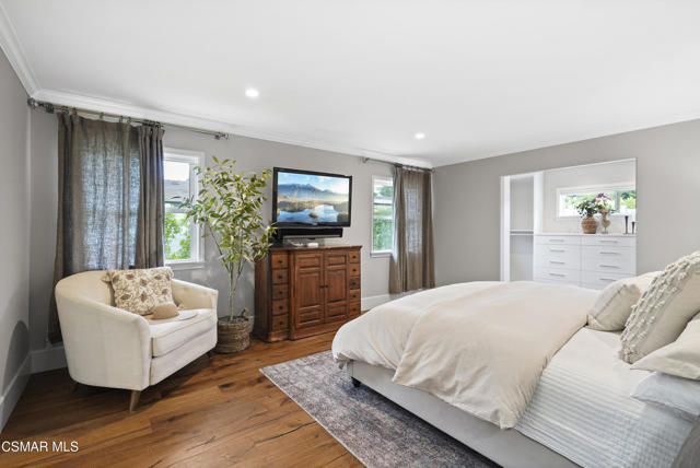 1658 La Granada Drive, Thousand Oaks CA: https://media.crmls.org/mediaz/e465655c-d3af-446f-bec0-70ef21017c84.jpg