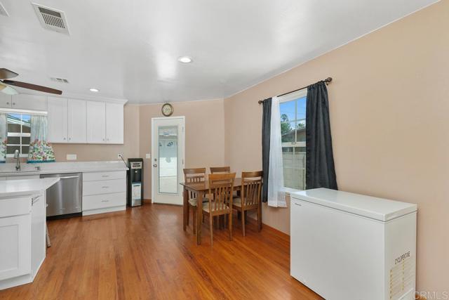 1429 N Campus Ave, Ontario CA: https://media.crmls.org/mediaz/e465d9fa-88bb-4d54-bf36-d75bdd9c5a7a.jpg
