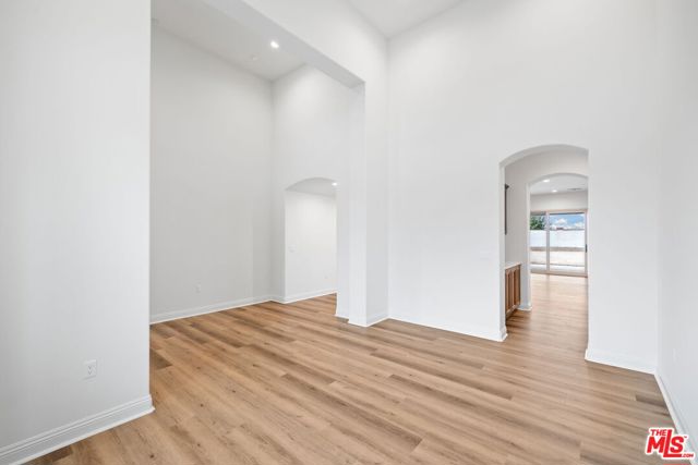 3719 Pathway Court, Bakersfield CA: https://media.crmls.org/mediaz/e466e2d1-8fdd-4244-8cca-3692d1077bb6.jpg