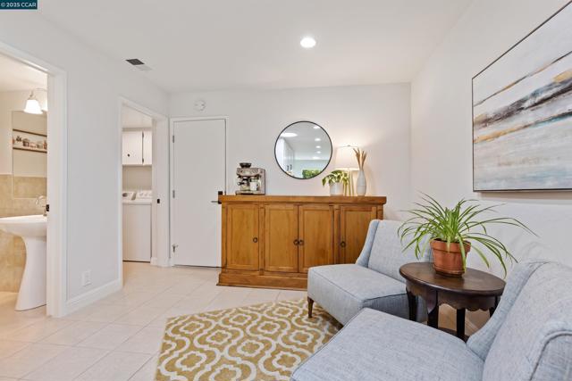 1513 Siskiyou Dr, Walnut Creek CA: https://media.crmls.org/mediaz/e467363e-9e8f-47cd-86c6-7ff4e778e9e9.jpg