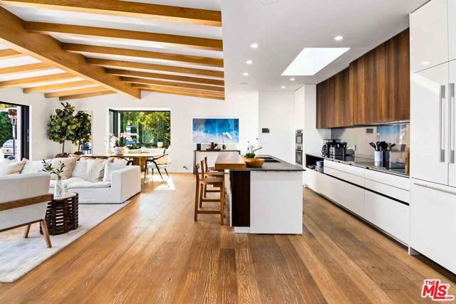 27120 Sea Vista Drive, Malibu CA: https://media.crmls.org/mediaz/e467b960-0bdc-41a3-994b-a1627d5ac751.jpg