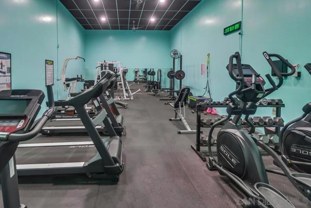 10350 Caminito Cuervo, San Diego CA: https://media.crmls.org/mediaz/e467bb5a-2d00-4b13-8633-ae6b755e415c.jpg