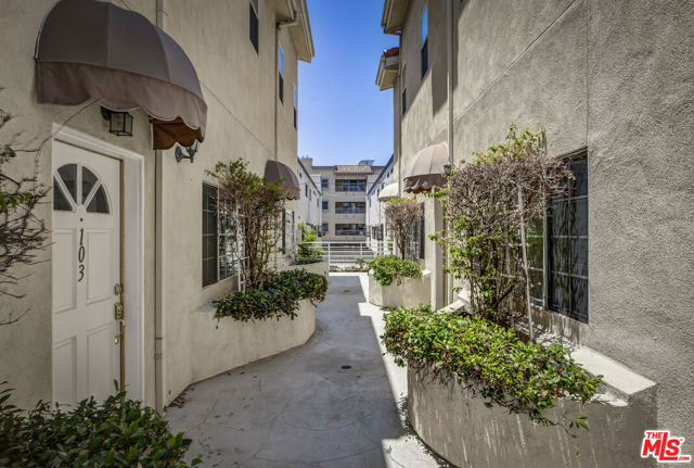 11536 Burbank Boulevard, North Hollywood CA: https://media.crmls.org/mediaz/e46825a2-7640-4c10-8b8b-5a8832b7f115.jpg