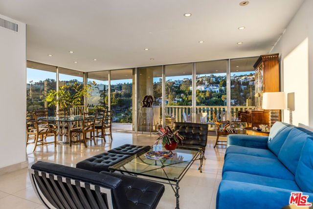 Image 12 of 22 For 9255 Doheny Road 1101
