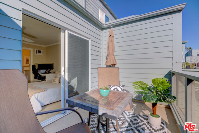 240 The Village, Redondo Beach, California 90277, 2 Bedrooms Bedrooms, ,2 BathroomsBathrooms,Residential,Sold,The Village,22122661