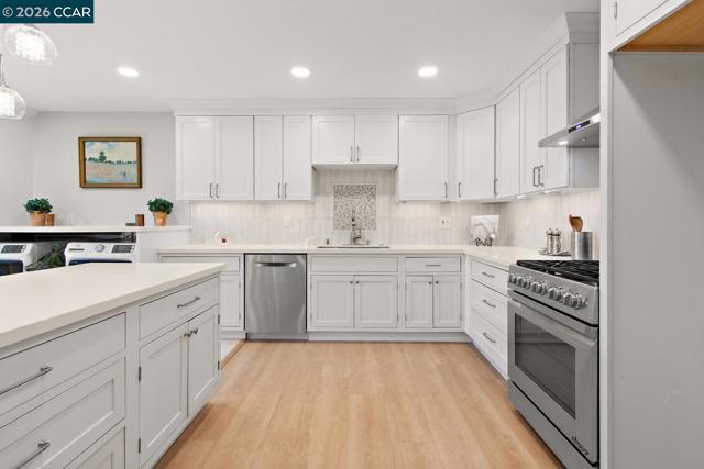 1132 Running Springs Rd, Walnut Creek CA: https://media.crmls.org/mediaz/e468f88e-5ebd-47ce-8689-9c07c0184008.jpg