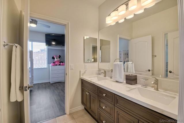 Image 37 of 48 For 993 Hawthorne Creek Dr