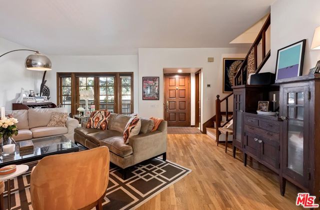 1405 Washington Avenue, Santa Monica CA: https://media.crmls.org/mediaz/e46982f5-ffd5-4eb3-8bdd-393a3d6ea2ea.jpg