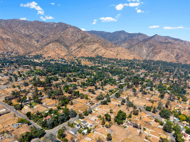 1145 E Altadena Drive, Altadena CA: https://media.crmls.org/mediaz/e469c895-2fef-4d98-b7db-dd4a5d8b1650.jpg