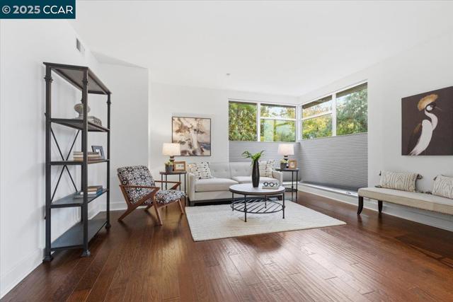 555 Ygnacio Valley Rd, Walnut Creek CA: https://media.crmls.org/mediaz/e46b279f-1d6b-4e0d-949b-4d6087600f80.jpg