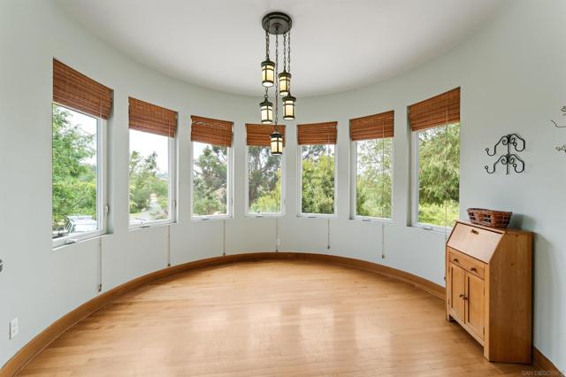 6132 Rainbow Heights Rd, Fallbrook CA: https://media.crmls.org/mediaz/e46b3386-31fc-4bd9-ab22-e7205d70d3ef.jpg