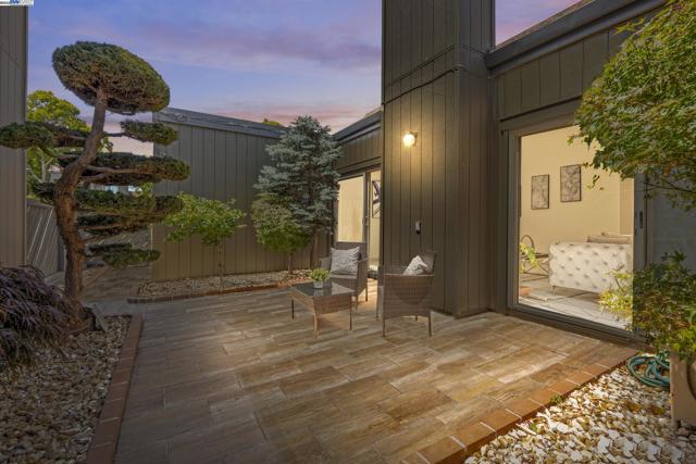 3527 Magnolia Dr, Alameda CA: https://media.crmls.org/mediaz/e46b3bd0-b121-4f69-b066-c3a638493fb9.jpg