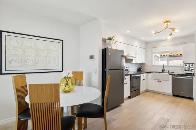 902 Caminito Madrigal, Carlsbad CA: https://media.crmls.org/mediaz/e46b82c0-4d8f-4b27-9945-7dc31b968f14.jpg