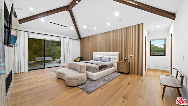 18762 Wells Drive, Tarzana CA: https://media.crmls.org/mediaz/e46beebe-a469-4613-9fc7-40a0f95a3147.jpg
