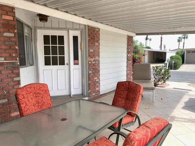 42627 Granite Place, Palm Desert CA: https://media.crmls.org/mediaz/e46c318f-f2ce-4ee0-adb5-3a87ecc99102.jpg