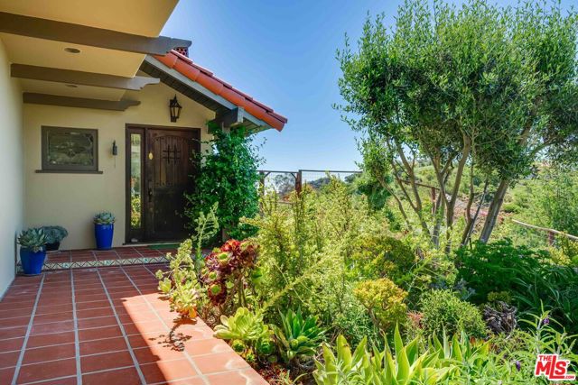 2303 Tuna Canyon Road, Topanga CA: https://media.crmls.org/mediaz/e46c8cb7-4cd3-4f1f-9456-ff23100de96a.jpg