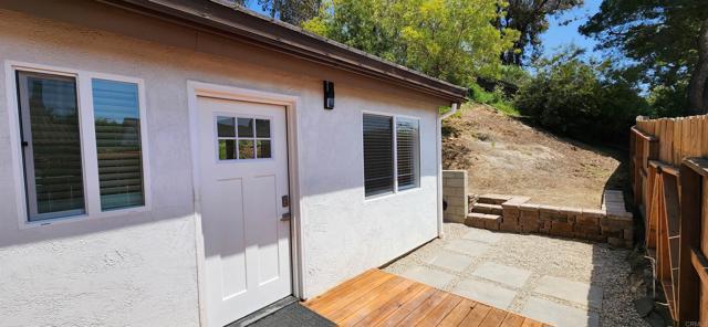7920 Rocoso Lane, Carlsbad CA: https://media.crmls.org/mediaz/e46ce5ff-5561-460e-8a05-a452398608b6.jpg