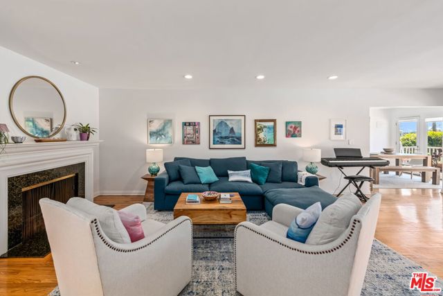 8221 Delgany Avenue, Playa del Rey CA: https://media.crmls.org/mediaz/e46cea50-e21f-4877-971b-07fac5f423e2.jpg