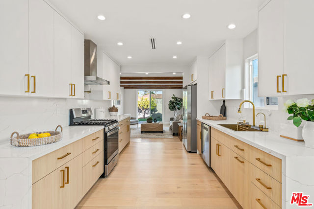 4240 Chase Avenue, Los Angeles CA: https://media.crmls.org/mediaz/e46cffcb-9229-4572-b21c-cf29bcc059c0.jpg
