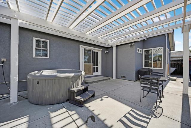 394 Encino, Livermore CA: https://media.crmls.org/mediaz/e46dede8-1c28-4d0e-85a0-b2bff430d609.jpg