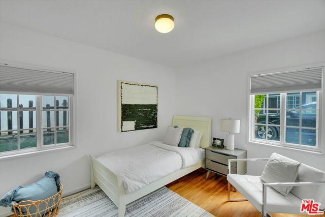 828 Hill Street, Santa Monica CA: https://media.crmls.org/mediaz/e46df6d9-0a82-42d0-8837-3d43e3da2a6e.jpg