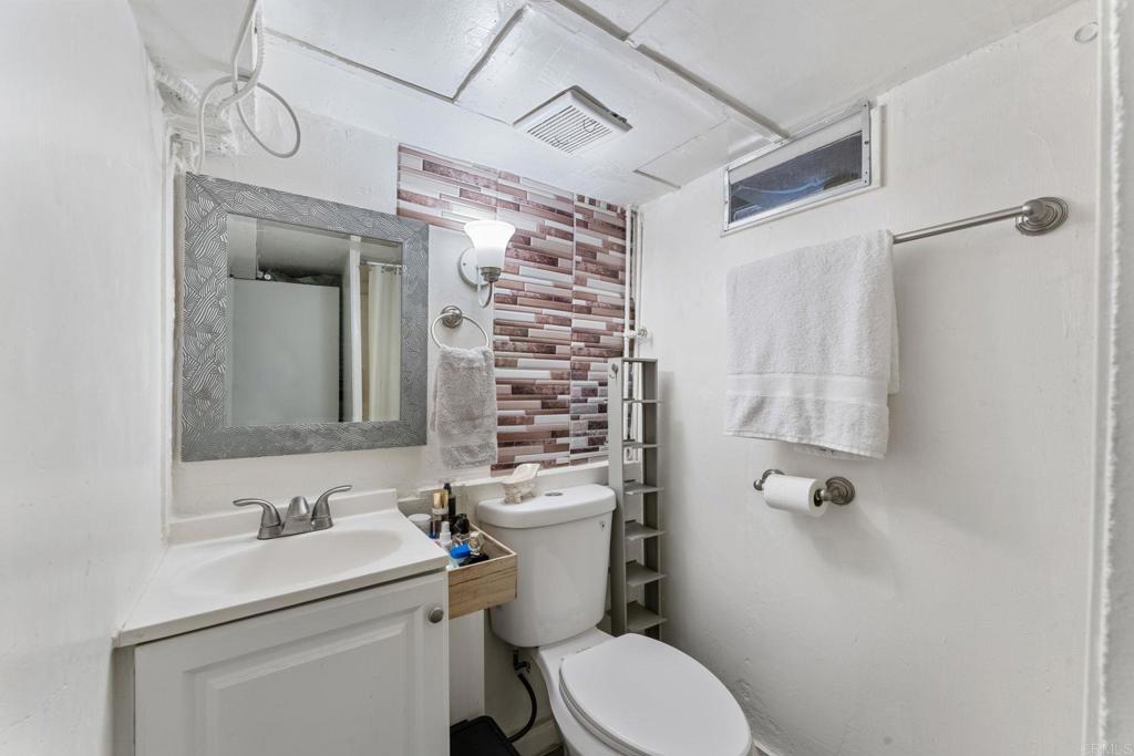 https://media.crmls.org/mediaz/e46e6cd5-12ee-4b23-8ff6-03dd14334390.jpg?preset=X-Large