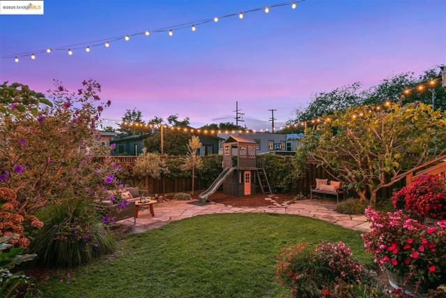 2310 Spaulding Ave, Berkeley CA: https://media.crmls.org/mediaz/e46f3359-dc58-4d57-b7c1-90ff48b8dff1.jpg