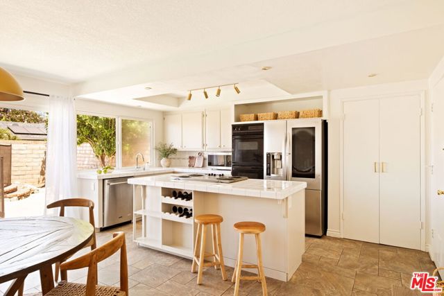 2425 Dusan Street photo 8