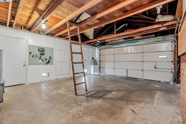 23192 Santa Clara Street, Hayward CA: https://media.crmls.org/mediaz/e46ff96d-c690-415d-8a2f-e9d0aaa108dc.jpg