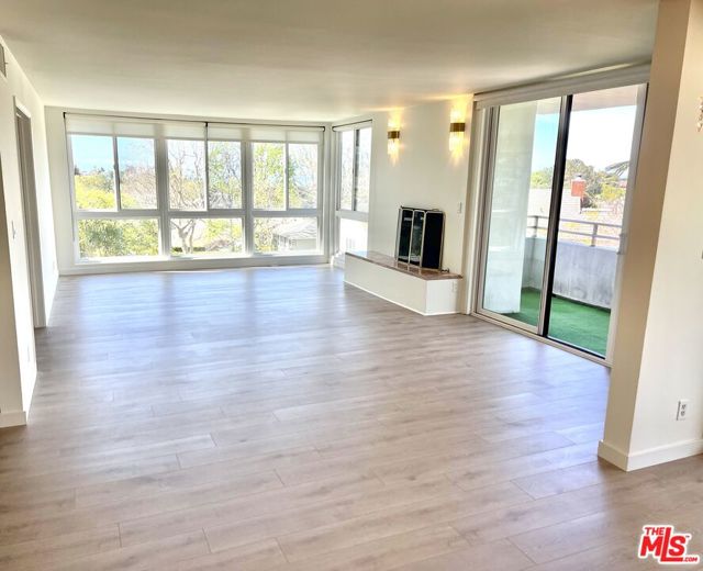15480 Antioch Street, Pacific Palisades CA: https://media.crmls.org/mediaz/e4709e29-c238-4f98-8320-213c843c33ee.jpg