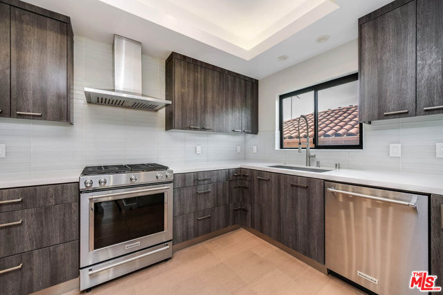2307 Fox Hills Drive, Los Angeles CA: https://media.crmls.org/mediaz/e470ceaf-5f60-40d6-9c31-0121cbd39a46.jpg