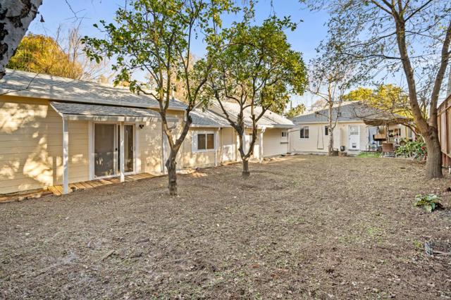 2066 Sterling Avenue, Menlo Park CA: https://media.crmls.org/mediaz/e4717759-95f2-48f5-bff7-53bdcc9030c8.jpg